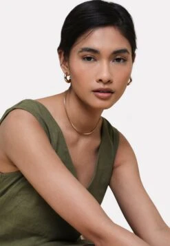 Threadbare Thb Peggy V - Jurk - Olive 9 Threadbare Thb Peggy V - Jurk - Olive -eleanor & daniel 218ce77791334a8c9ef9eaeea43d49a6